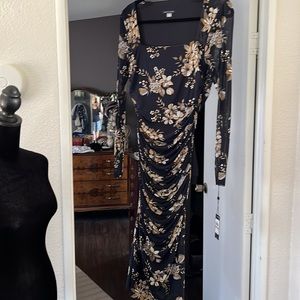 Tommy Hilfiger beautiful dress new with tags
This is very flattering on